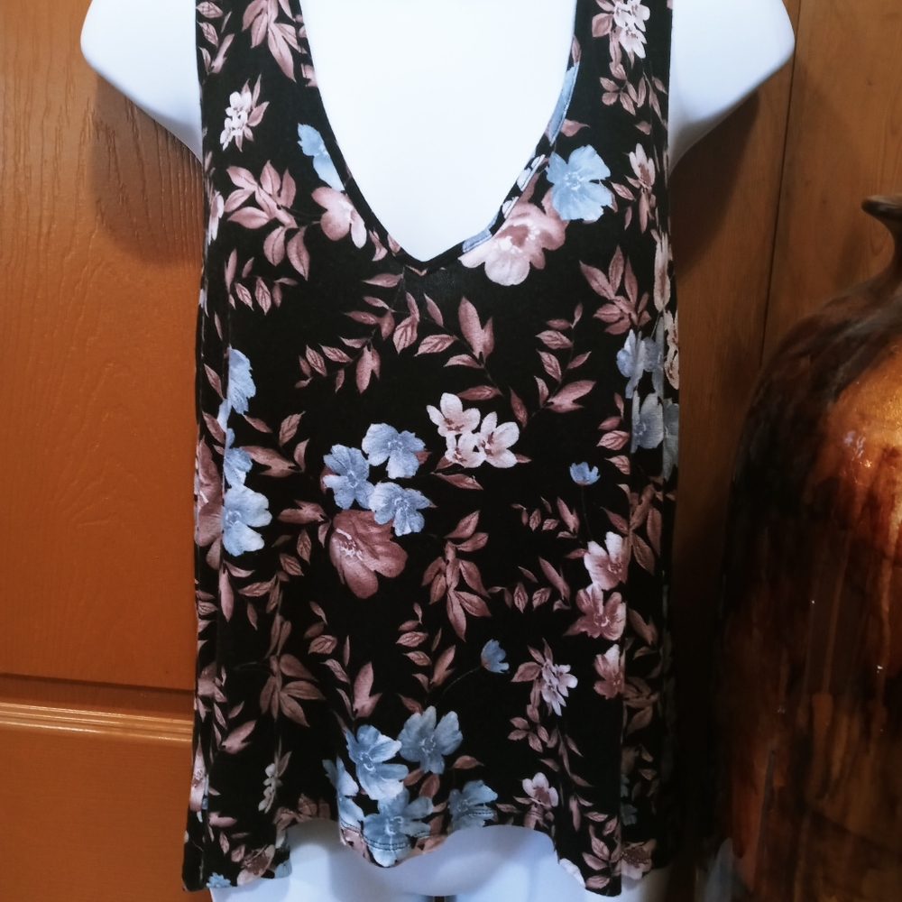 American Eagle Outfitters Black Floral Tank Top